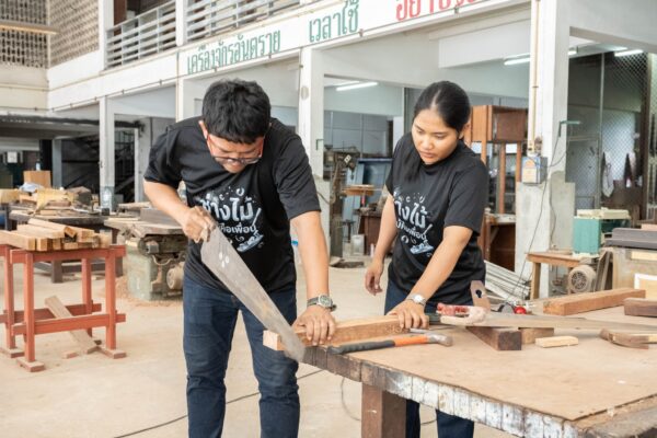 ช่างไม้ (12) ช่างไม้ (12)