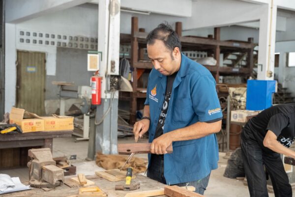 ช่างไม้ (2) ช่างไม้ (2)