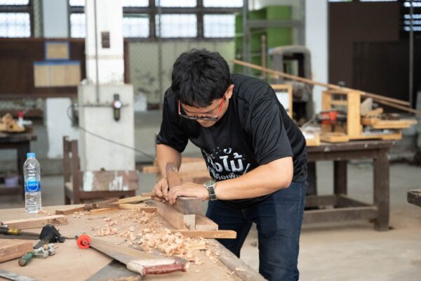 ช่างไม้ (4) ช่างไม้ (4)