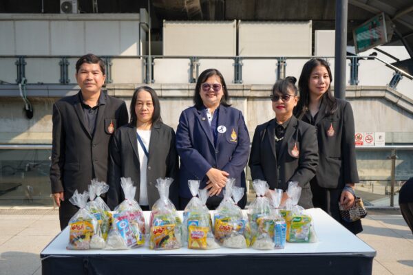 ตักบาตรพระพันปี (1)