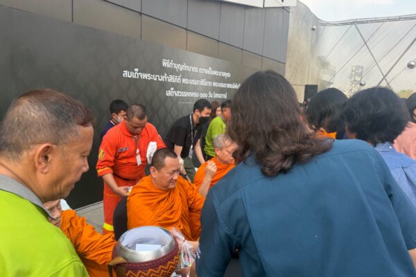 ตักบาตรพระพันปี (2)