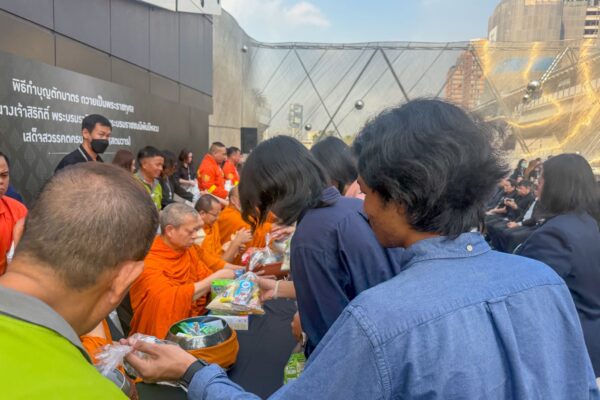 ตักบาตรพระพันปี (4)