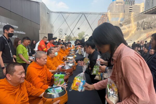 ตักบาตรพระพันปี (5)