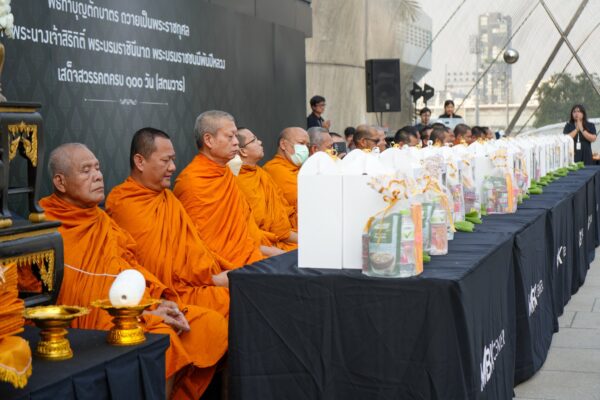 ตักบาตรพระพันปี (9)