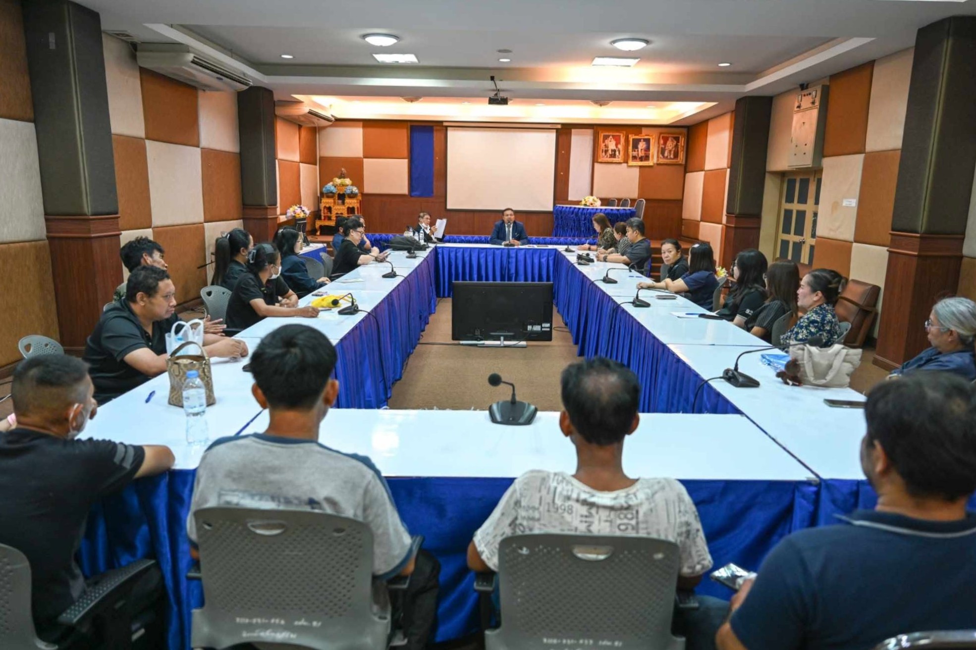 คณะวิศวกรรมศาสตร์และสถาปัตยกรรมศาสตร์ ประชุมผู้พัก อาศัยบ้านพัก เสริมสร้างความเป็นระเบียบและความปลอดภัยในพื้นที่