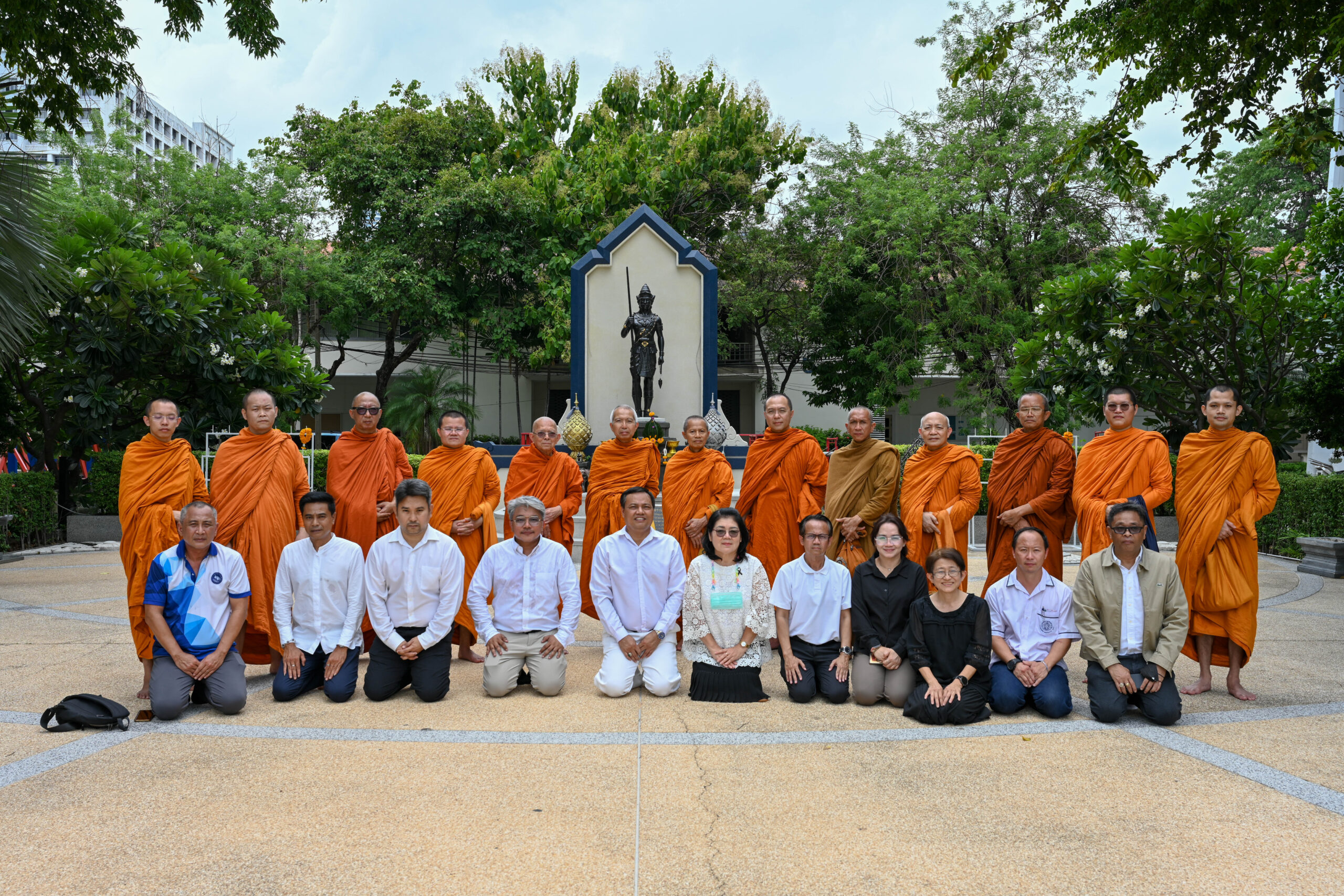 คณะวิศวกรรมศาสตร์และสถาปัตยกรรมศาสตร์  จัดกิจกรรม “รวมใจอุเทนถวาย” สวดมนต์เจริญพระพุทธมนต์และบังสุกุลบูรพาจารย์