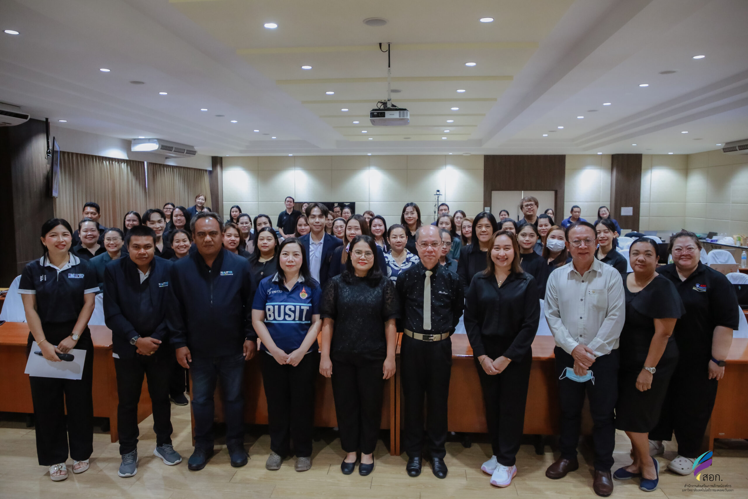 บุคลากรสายสนับสนุนคณะวิศวกรรมศาสตร์และสถาปัตยกรรมศาสตร์ เข้าร่วมอบรมการเขียนผลงานเชิงวิเคราะห์